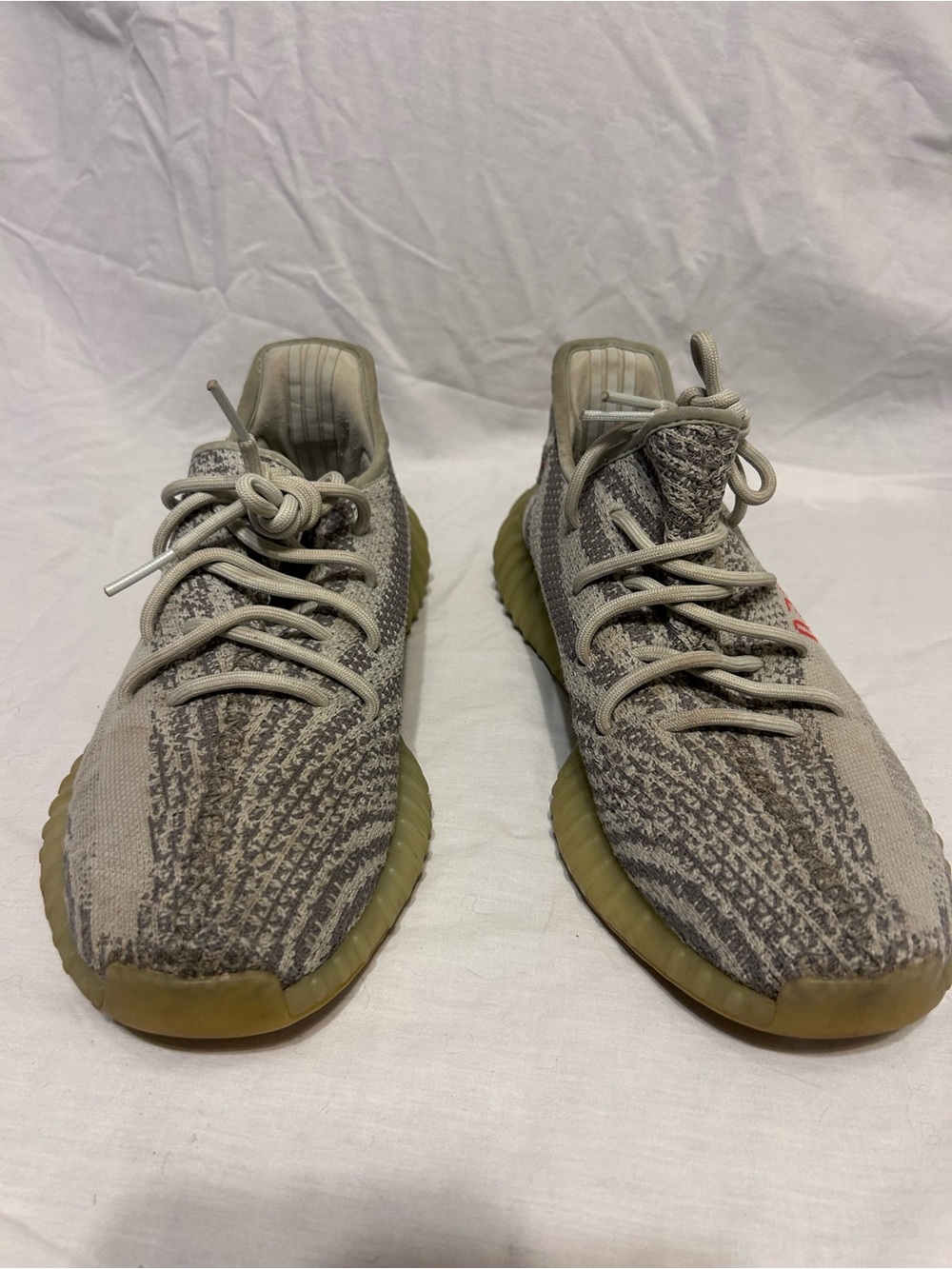 Yeezy Boost 350 V2 Sply-350 grey trainers does have some damage on the sole